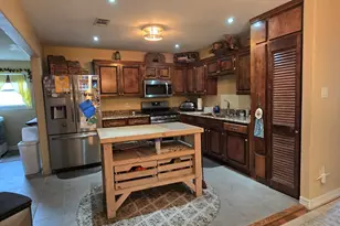 1206 Nelson St, Yoakum, TX 77995 - Photo 2