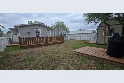 1206 Nelson Street, Yoakum, TX 77995 - Photo 12