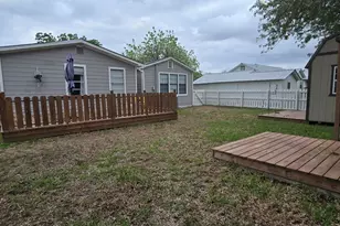 1206 Nelson St, Yoakum, TX 77995 - Photo 12