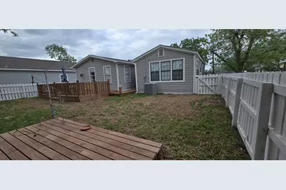 1206 Nelson Street, Yoakum, TX 77995 - Photo 10