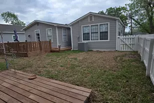 1206 Nelson St, Yoakum, TX 77995 - Photo 10