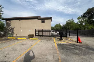 515 E Fm-517, Dickinson, TX 77539 - Photo 4