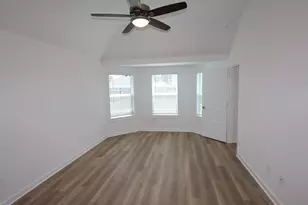 213 Draper Shadows Dr, Willis, TX 77378 - Photo 4