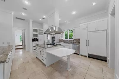 11714 Memorial Drive, Houston, TX 77024 - Photo 10
