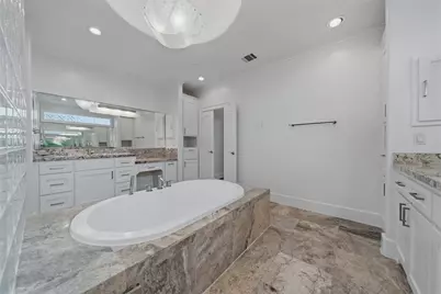 11714 Memorial Drive, Houston, TX 77024 - Photo 32