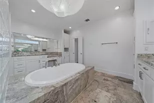 11714 Memorial Dr, Houston, TX 77024 - Photo 32