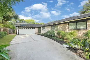 10718 Holly Springs Dr, Houston, TX 77042 - Photo 24