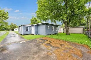 1011 12th 1/2 Street N, Texas City, TX 77590 - Photo 12