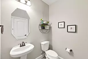 15211 Icet Crk Ave, Mont Belvieu, TX 77523 - Photo 20