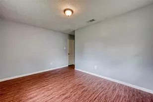 5431 Willow Glen Dr, Houston, TX 77033 - Photo 10