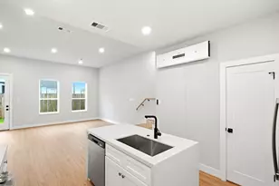 5814 Cebra St, Houston, TX 77091 - Photo 10