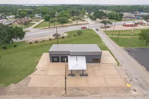 401 E Main St, Eagle Lake, TX 77434 - Photo 16