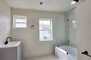 4607 Englewood St, Houston, TX 77026 - Photo 18