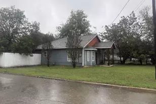 1696 W Mill St, New Braunfels, TX 78130 - Photo 2