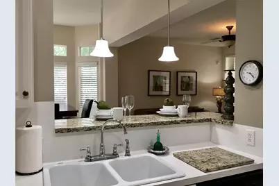 3 Spiral Vine Circle, The Woodlands, TX 77381 - Photo 10