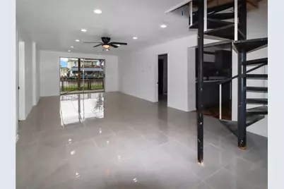 176 Barracuda Street #B, Bayou Vista, TX 77563 - Photo 2