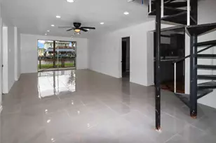 176 Barracuda St, Bayou Vista, TX 77563 - Photo 2