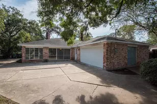 7403 Tall Pines Dr, Houston, TX 77088 - Photo 18