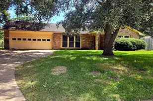 219 Carnation St, Lake Jackson, TX 77566 - Photo 1