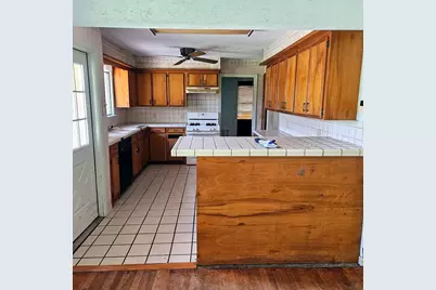 219 Carnation Street, Lake Jackson, TX 77566 - Photo 4