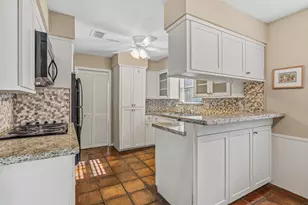 8834 Sandstone St, Houston, TX 77036 - Photo 4