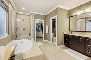 8418 Oak Leaf Point Dr, Houston, TX 77055 - Photo 8