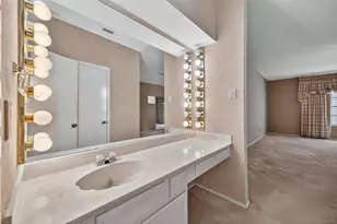 360 Wilcrest Dr, Houston, TX 77042 - Photo 38
