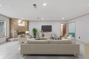 2111 Riverlawn Dr, Houston, TX 77339 - Photo 10