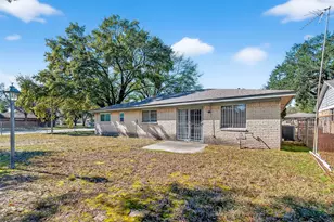9002 Bunny Run Dr, Houston, TX 77088 - Photo 16