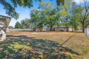 9002 Bunny Run Dr, Houston, TX 77088 - Photo 12