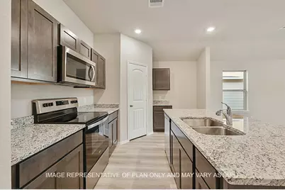 1717 San Jacinto Dr, Brenham, TX 77833 - Photo 2