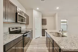 1717 San Jacinto Dr, Brenham, TX 77833 - Photo 2