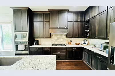 27 Jonquil Place, Tomball, TX 77375 - Photo 8