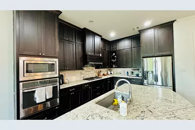 27 Jonquil Place, Tomball, TX 77375 - Photo 10