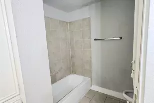 9110 Kentshire Dr, Houston, TX 77078 - Photo 10