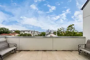 2303 Yupon St, Houston, TX 77006 - Photo 2