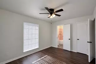 205 E Crestmont Dr, Alvin, TX 77511 - Photo 10