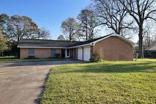 205 E Crestmont Dr, Alvin, TX 77511 - Photo 2