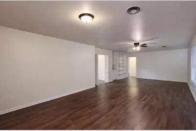 205 E Crestmont Drive, Alvin, TX 77511 - Photo 4