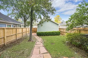 333 W 22nd St, Houston, TX 77008 - Photo 36