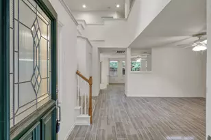 34 S Willow Point Cir, The Woodlands, TX 77382 - Photo 4