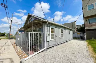 4516 Katy Fwy, Houston, TX 77007 - Photo 2