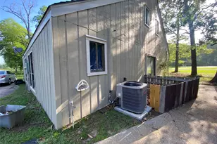 22358 Piney Point E, Huntsville, TX 77320 - Photo 2