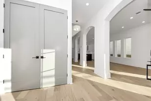 4206 Oxford St, Houston, TX 77022 - Photo 2