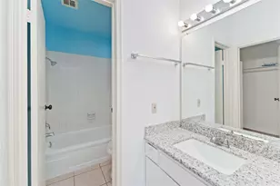 9707 Richmond Ave, Houston, TX 77042 - Photo 10