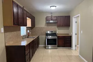 210 N Main St, Highlands, TX 77562 - Photo 6