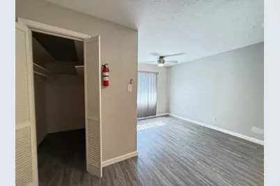 2501 Yoakum Boulevard #16, Houston, TX 77006 - Photo 10