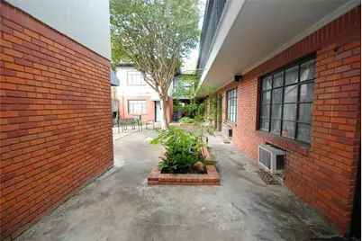 2501 Yoakum Boulevard #16, Houston, TX 77006 - Photo 2