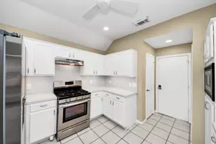 2855 Lakeview Dr, Missouri City, TX 77459 - Photo 6