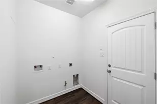 11711 Diamond Ct, Mont Belvieu, TX 77535 - Photo 4